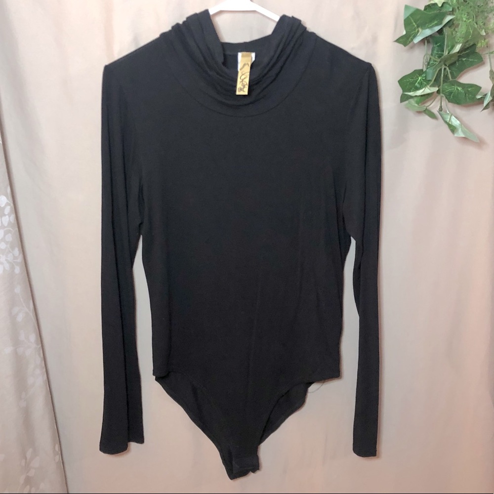 Black Long Sleeve Bodysuit 🖤